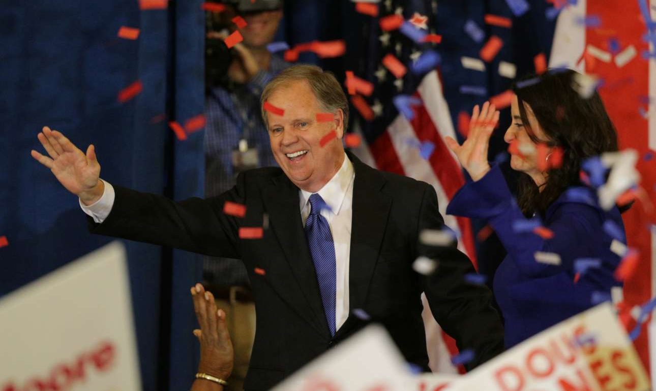 «Χαστούκι» στον Τραμπ η ήττα του Ρόι Μουρ στην Αλαμπάμα