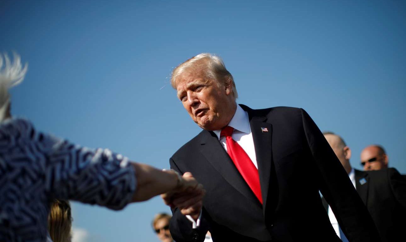 Ο Τραμπ αμφισβητεί την κλιματική αλλαγή επειδή κάνει κρύο!