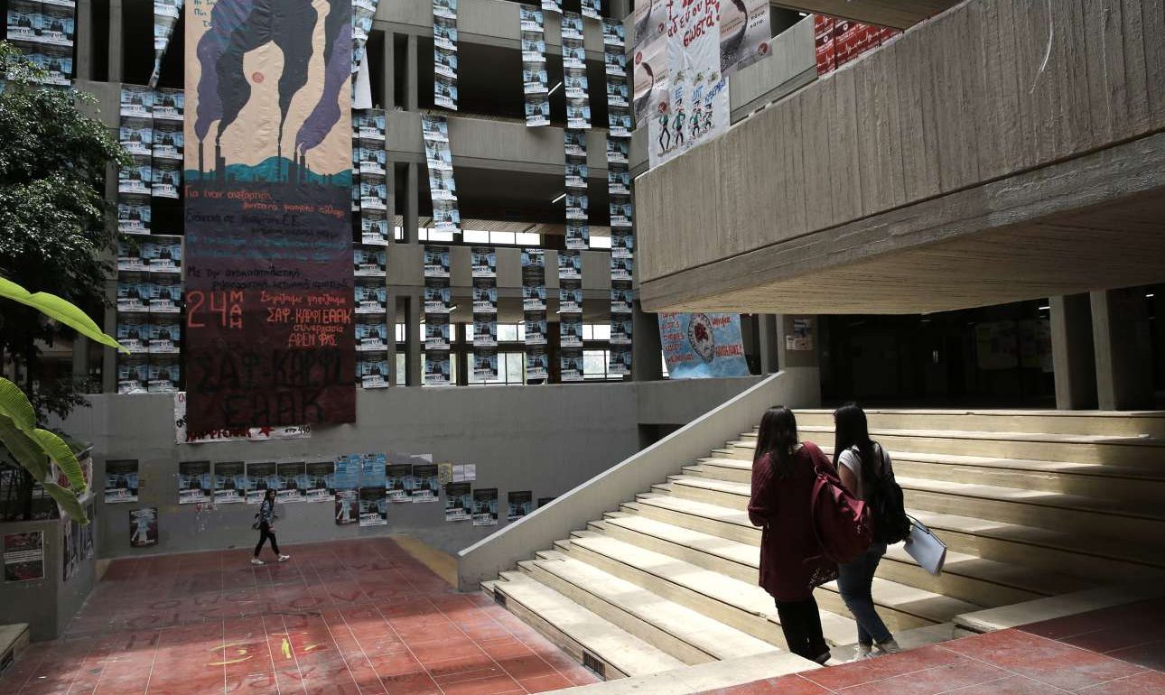 Αγρια επίθεση κατά φοιτητών στο ΕΚΠΑ – Τέσσερις τραυματίες στον «Ευαγγελισμό»