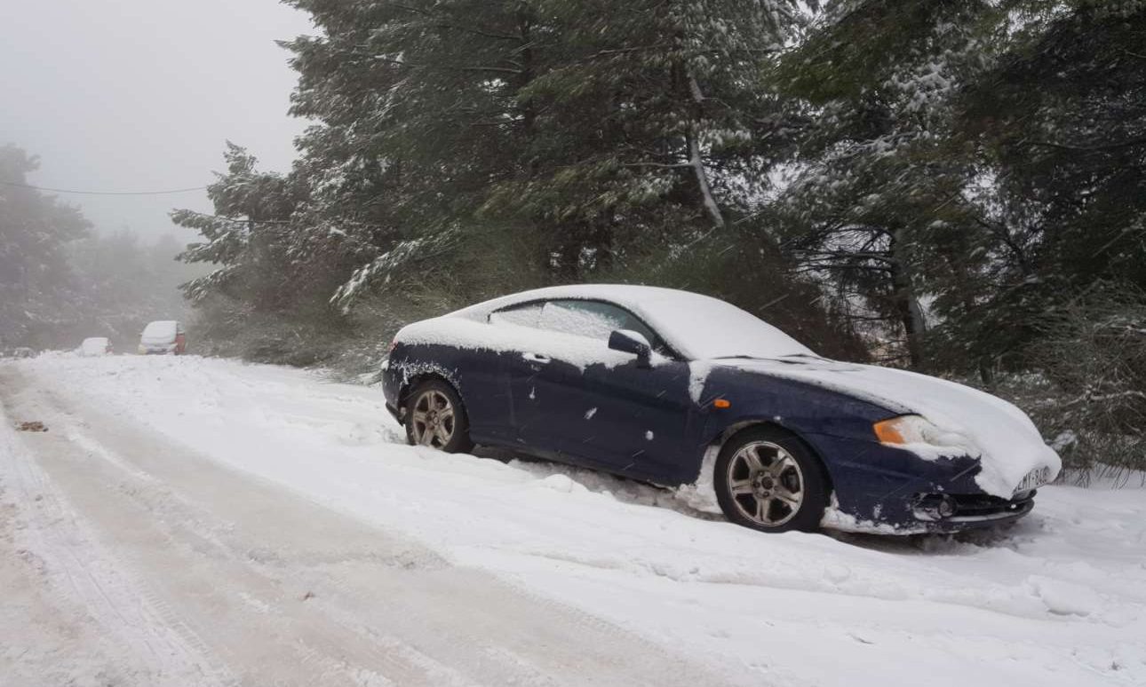 Προβλήματα από τον χιονιά για χιλιάδες πολίτες στην Αθηνών-Λαμίας