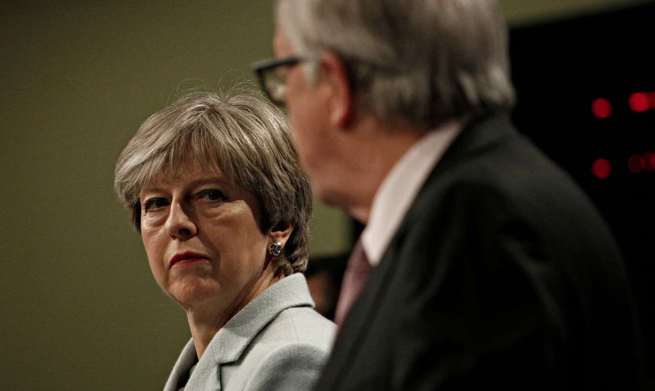 Συμφωνία τα ξημερώματα στις Βρυξέλλες μεταξύ Μέι και Γιούνκερ