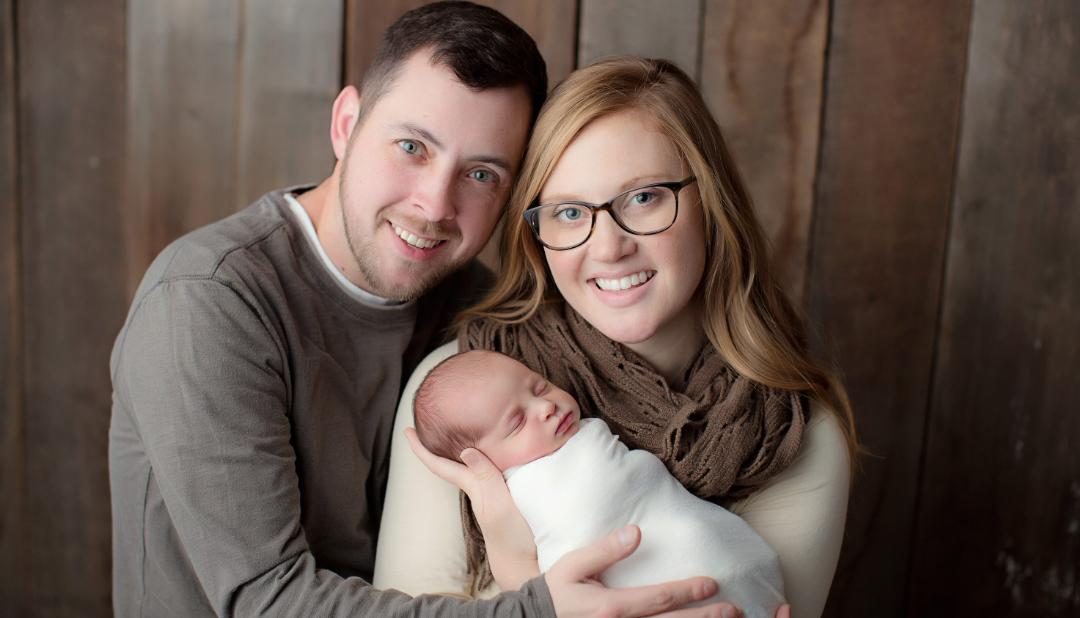 Και όμως! Γεννήθηκε το μωρό που είναι ένα χρόνο μικρότερο από τη μητέρα του