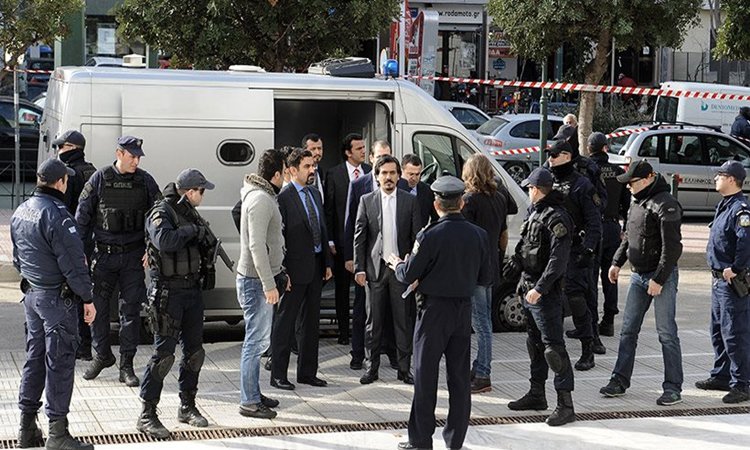 Ασυλο στον έναν από τους οκτώ τούρκους αξιωματικούς