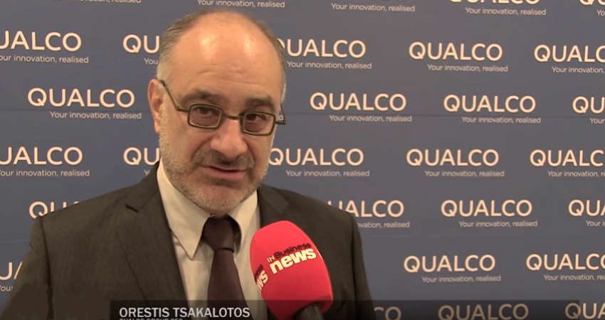 Γυαλιά -καρφιά από τον Ρουβίκωνα στην εισπρακτική του Τσακαλώτου