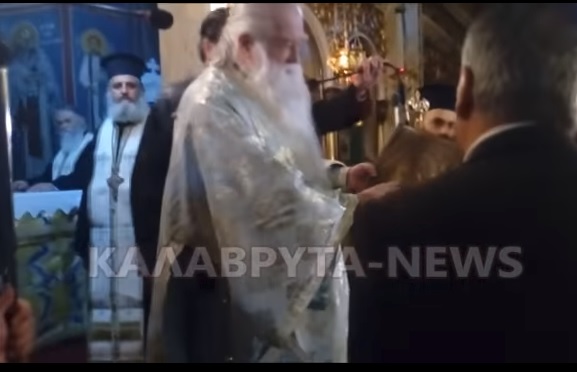 Oταν ο Αμβρόσιος κάλεσε τον Σκουρλέτη να ασπαστεί το Ευαγγέλιο [video]