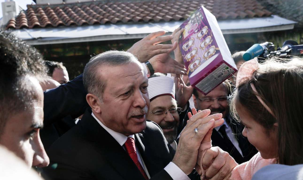 SOS για τη Δημοκρατία: ένας νόμος καταργεί το Δίκαιο