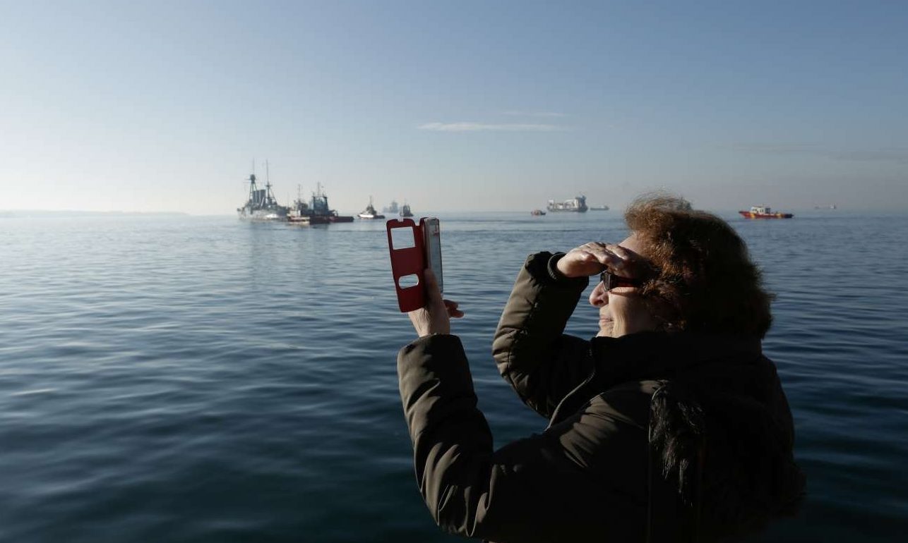 Πέμπτη μεσημέρι, Google