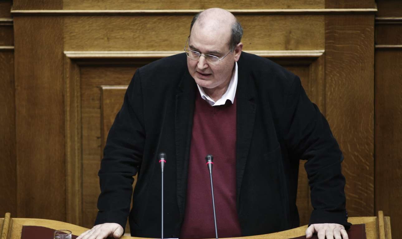 Για πλειστηριασμούς και υπερπλεονάσματα τα νέα «συντροφικά πυρά» Φίλη