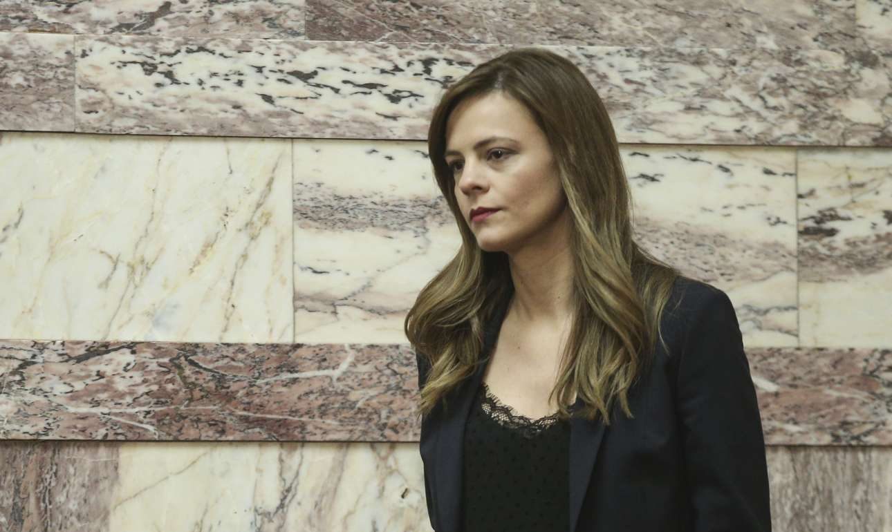 Εφάπαξ επίδομα αλληλεγγύης σε ανέργους 18-24 ετών ανήγγειλε η Εφη Αχτσιόγλου