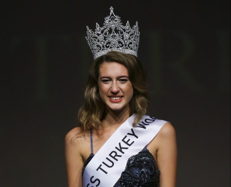 Γιατί ο Ερντογάν απειλεί να βάλει στη φυλακή (και) την Μις Τουρκία