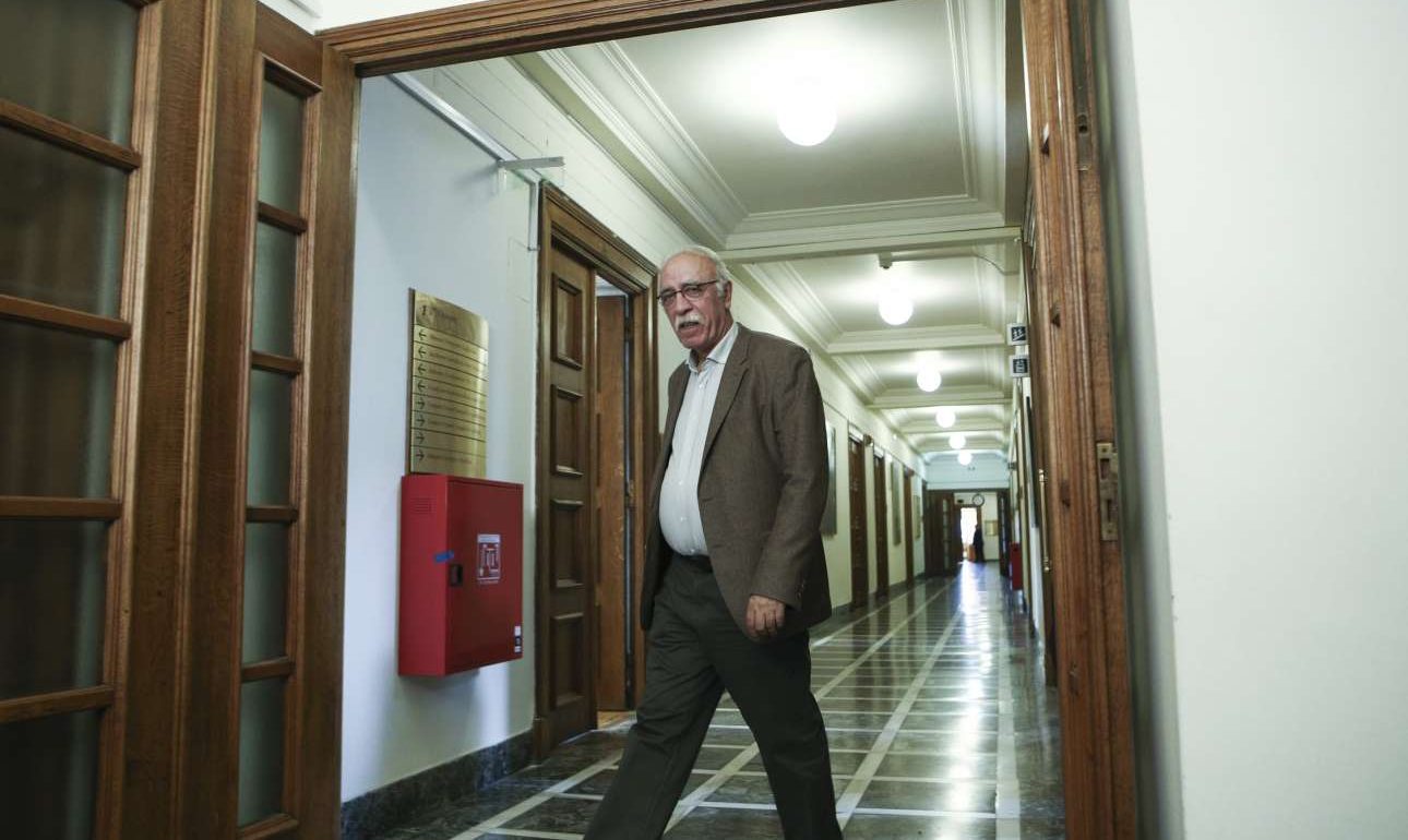 Ο Βίτσας υπόσχεται μείωση του χρόνου της εναλλακτικής θητείας