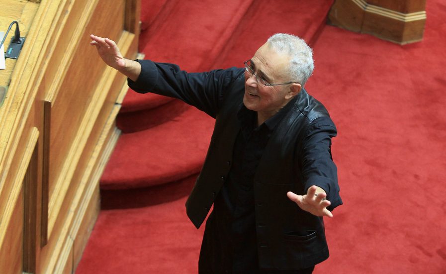 Ζουράρις σε ρόλο κόλακα: Ο «ερίδματος Πρωθυπουργός» έγινε «νεαρός σοφός»