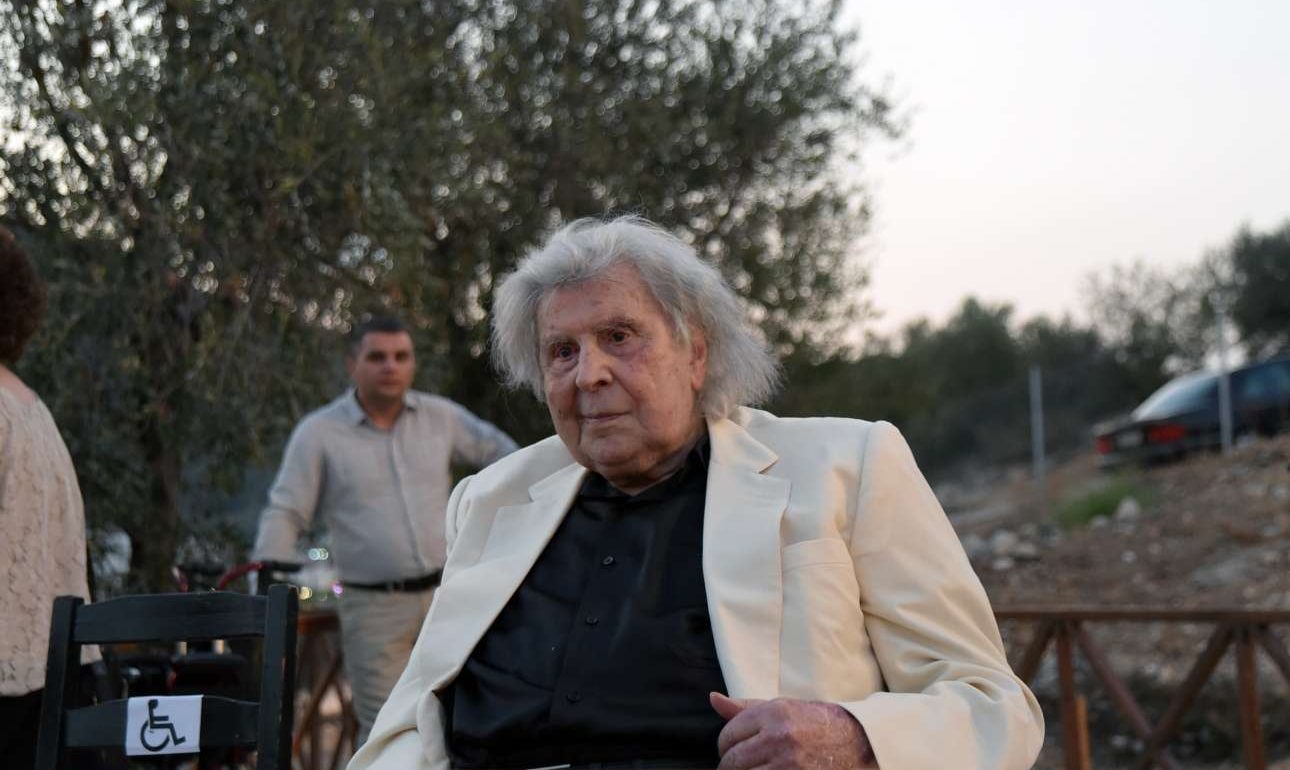 Παρέμβαση Μίκη για ΠΓΔΜ: «Ολέθριο να εγκαταλείψουμε τη γραμμή του 1992»