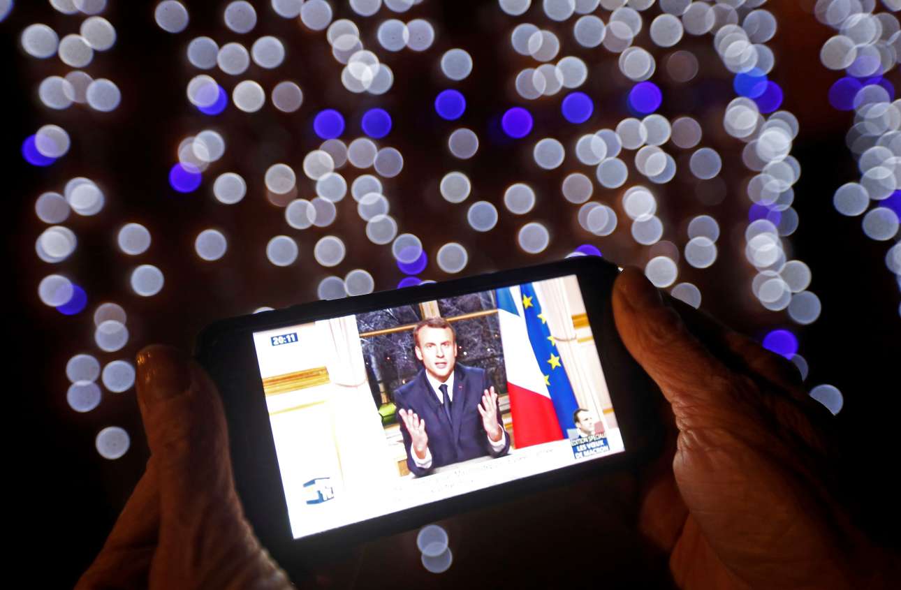 Ο Μακρόν υπόσχεται στέγη στους άστεγους