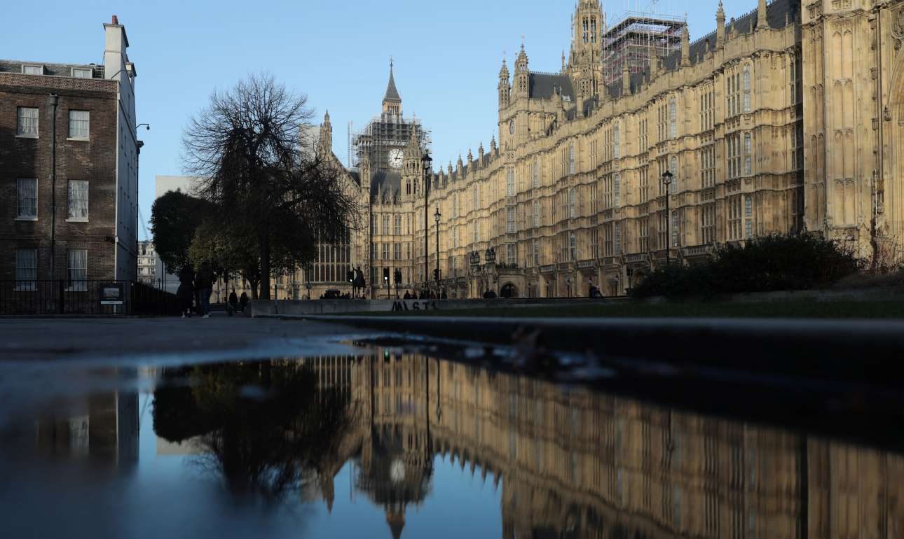 Κάθε ημέρα 160 απόπειρες πρόσβασης σε ροζ σελίδες μέσα από τη βρετανική Βουλή!