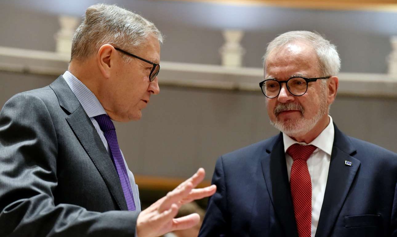 Ο Ρέγκλινγκ καταρρίπτει τα περί «καθαρής εξόδου» της Ελλάδας