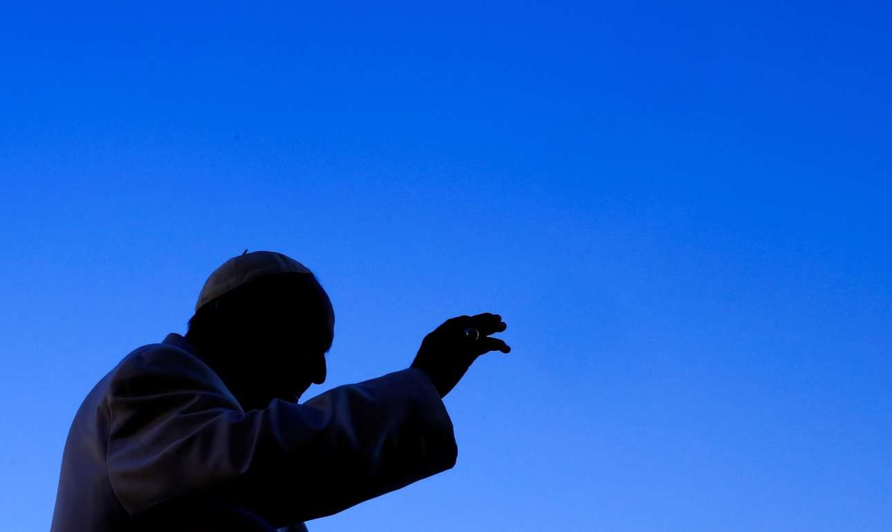 Τα fake news σύμφωνα με τον Πάπα ξεκινούν από τον… Αδάμ και την Εύα