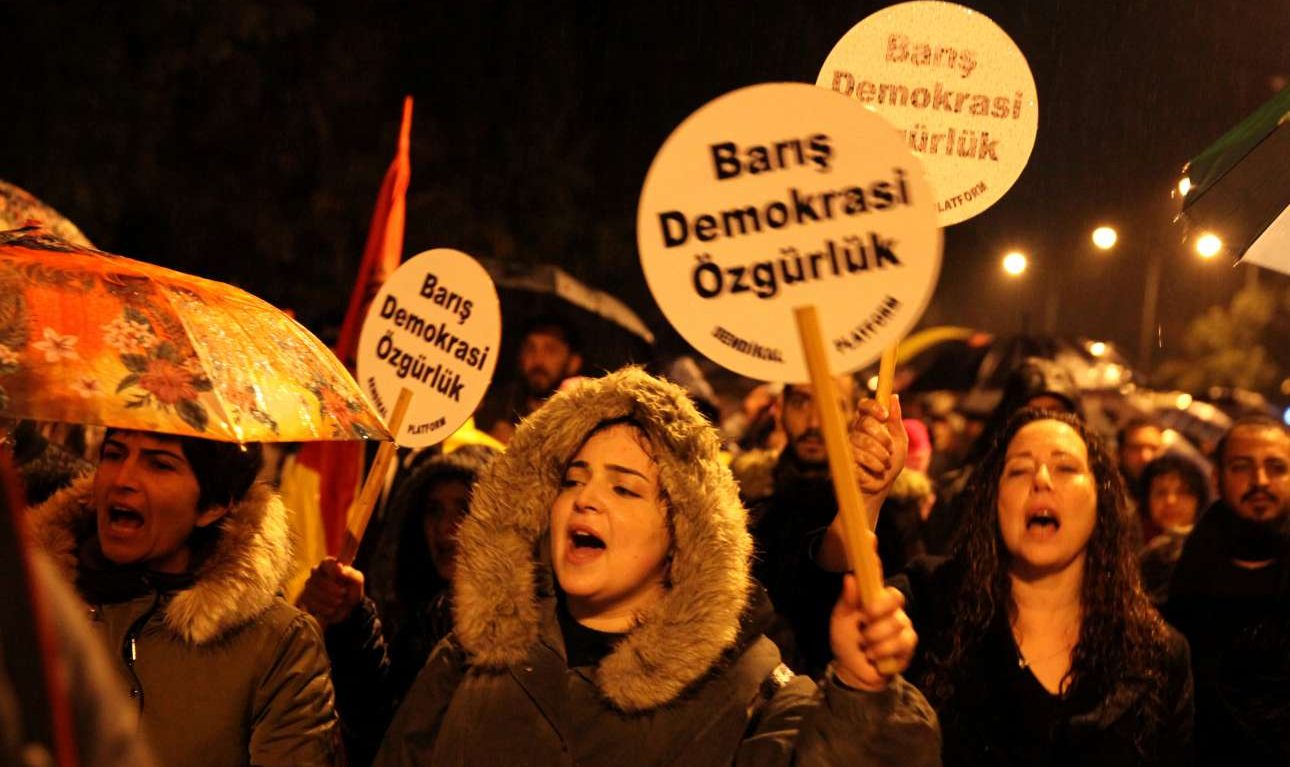 Ο κύριος Σενέρ μένει ακόμα εδώ…