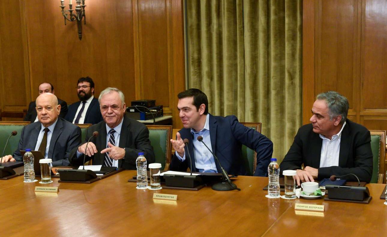 Ο Τσίπρας επιμένει ότι μπαίνουμε στο 2018 χωρίς ένα ευρώ νέα δημοσιονομικά μέτρα…