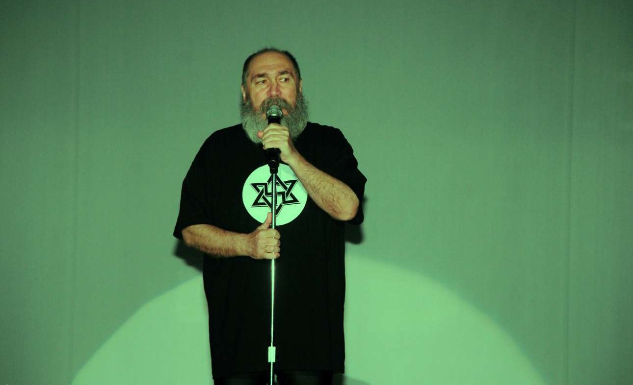 Οταν ο Τζίμης Πανούσης παραιτήθηκε από την ΕΤΕ με μία απίστευτη επιστολή