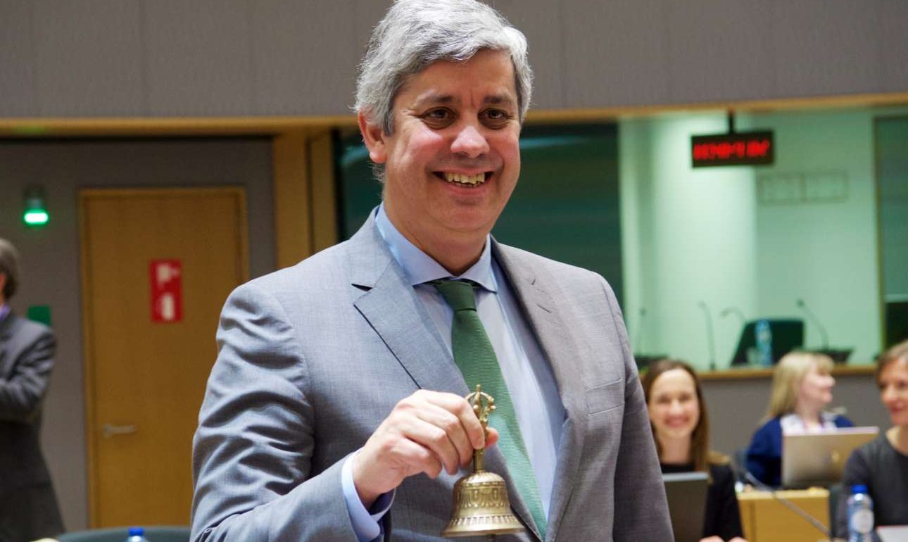 Eurogroup: «Πράσινο φως» για τη δόση – «Καμπανάκι» για τους πλειστηριασμούς