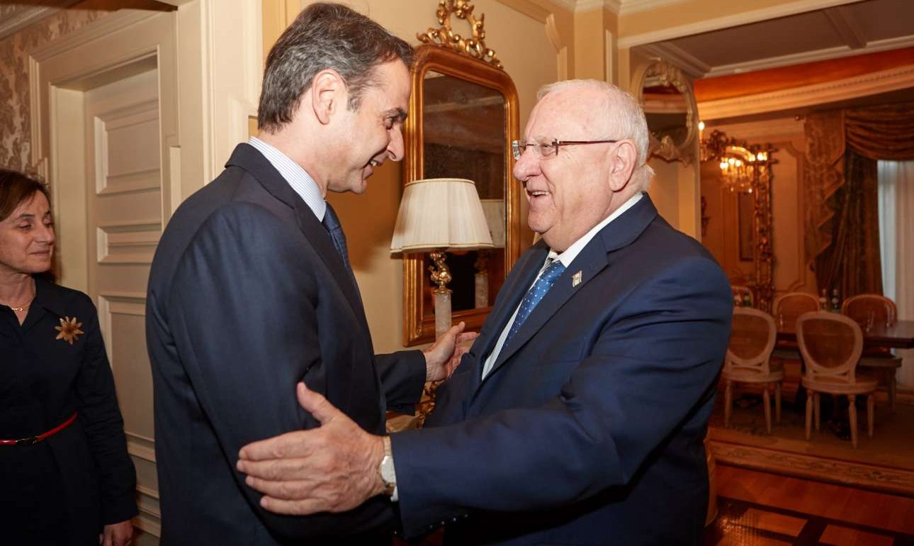 Σε πολύ θερμό κλίμα η συνάντηση Μητσοτάκη – Ρίβλιν