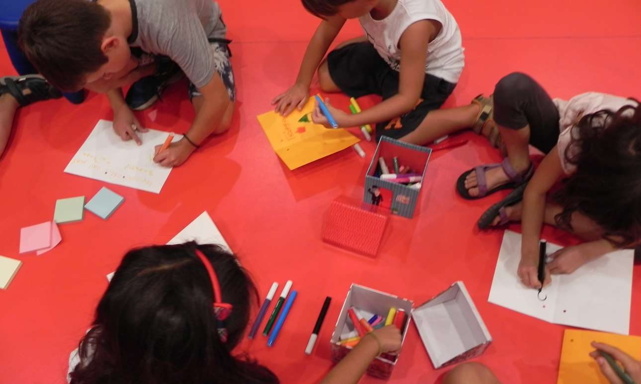 «Κοκκινομπλουτζινίτσα»: Παράσταση αφήγησης παραμυθιού από τη Βιβλιοθήκη ΠΙΟΠ