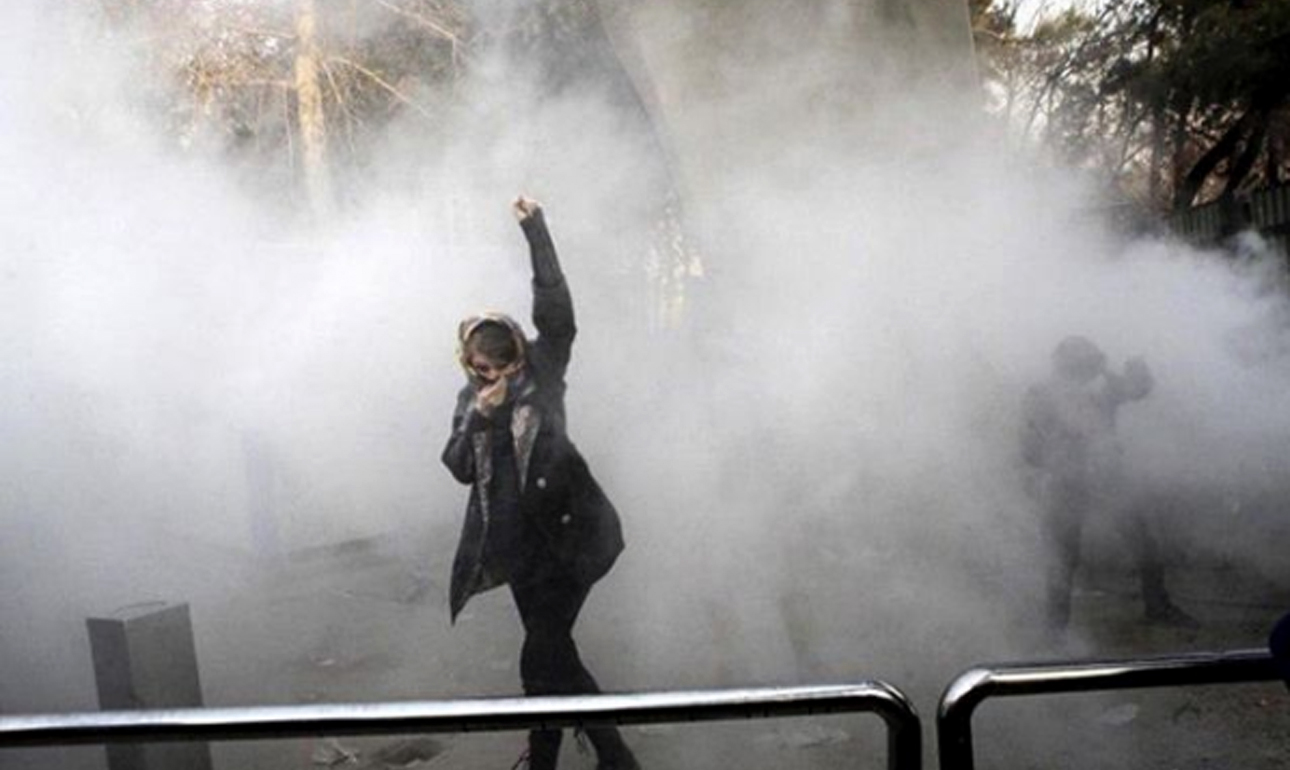 «Καπιταλιστές μουλάδες, δώστε πίσω τα λεφτά μας!»