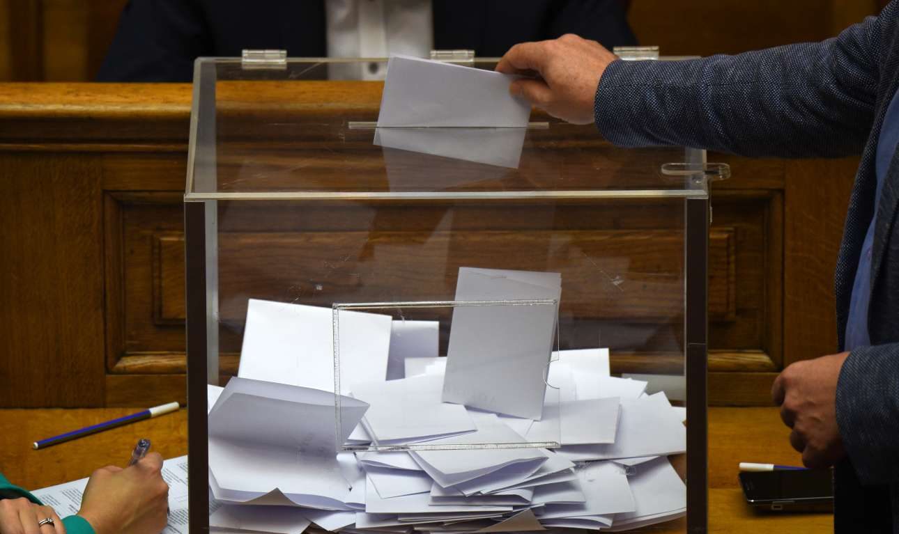 Δέκα κάλπες για την Novartis; Αλλη μία περιφρόνηση του Συντάγματος