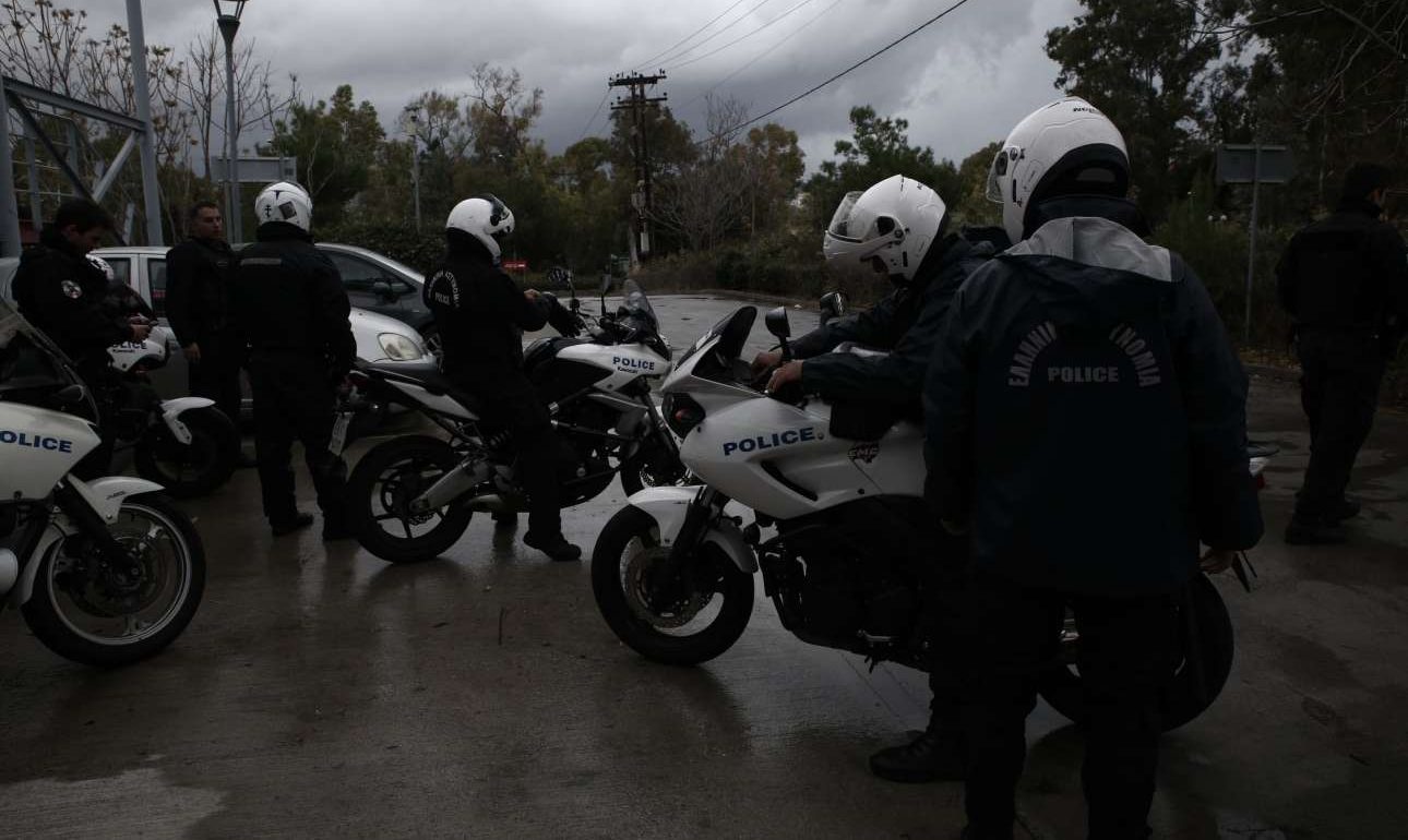 Πανικός στο Χαϊδάρι: Δύο άνδρες πυροβόλησαν γυναίκα στο σπίτι της