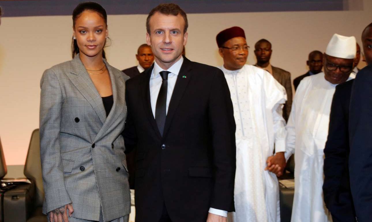 Ο Μακρόν ενώνει τις δυνάμεις του με τη Ριάνα για την προώθηση της εκπαίδευσης για όλους