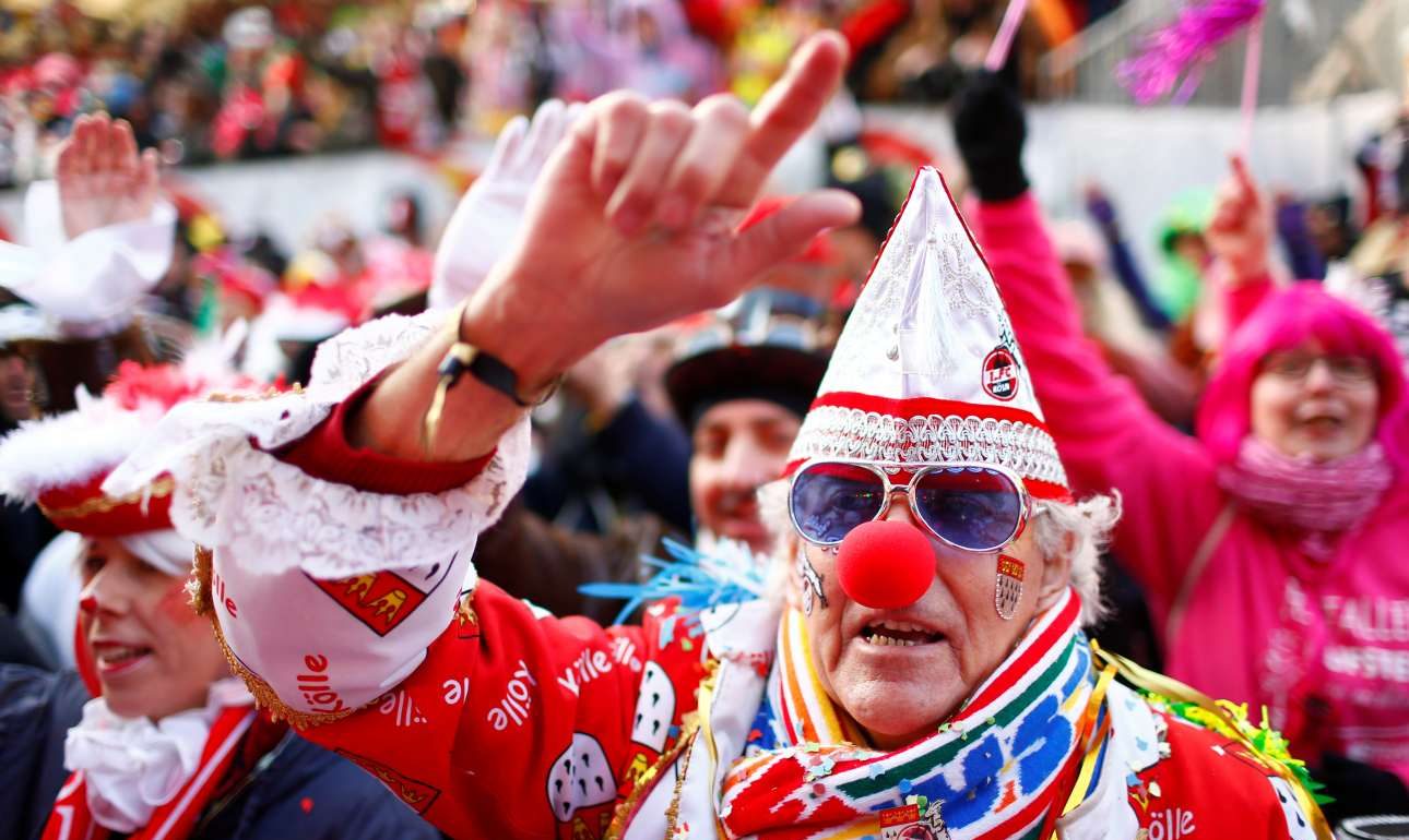 Η «πονηρή γριά Μπριζίτ Μακρόν» και άλλες ιστορίες γερμανικού καρναβαλιού