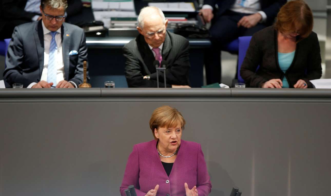 Η Μέρκελ απειλεί: «Η αλληλεγγύη στην Ευρώπη δεν είναι μονόδρομος»