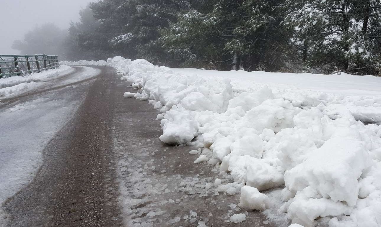 Συνεχίζεται η κακοκαιρία την Πέμπτη με βροχές-καταιγίδες-χιόνια