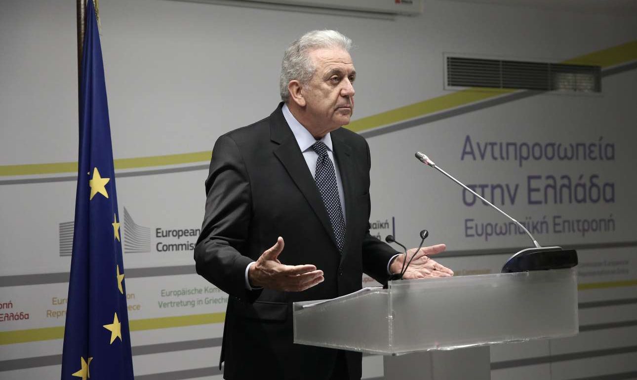 Μηνυτήριες αναφορές κατά «των κουκουλοφόρων ψευδομαρτύρων» από τον Αβραμόπουλο