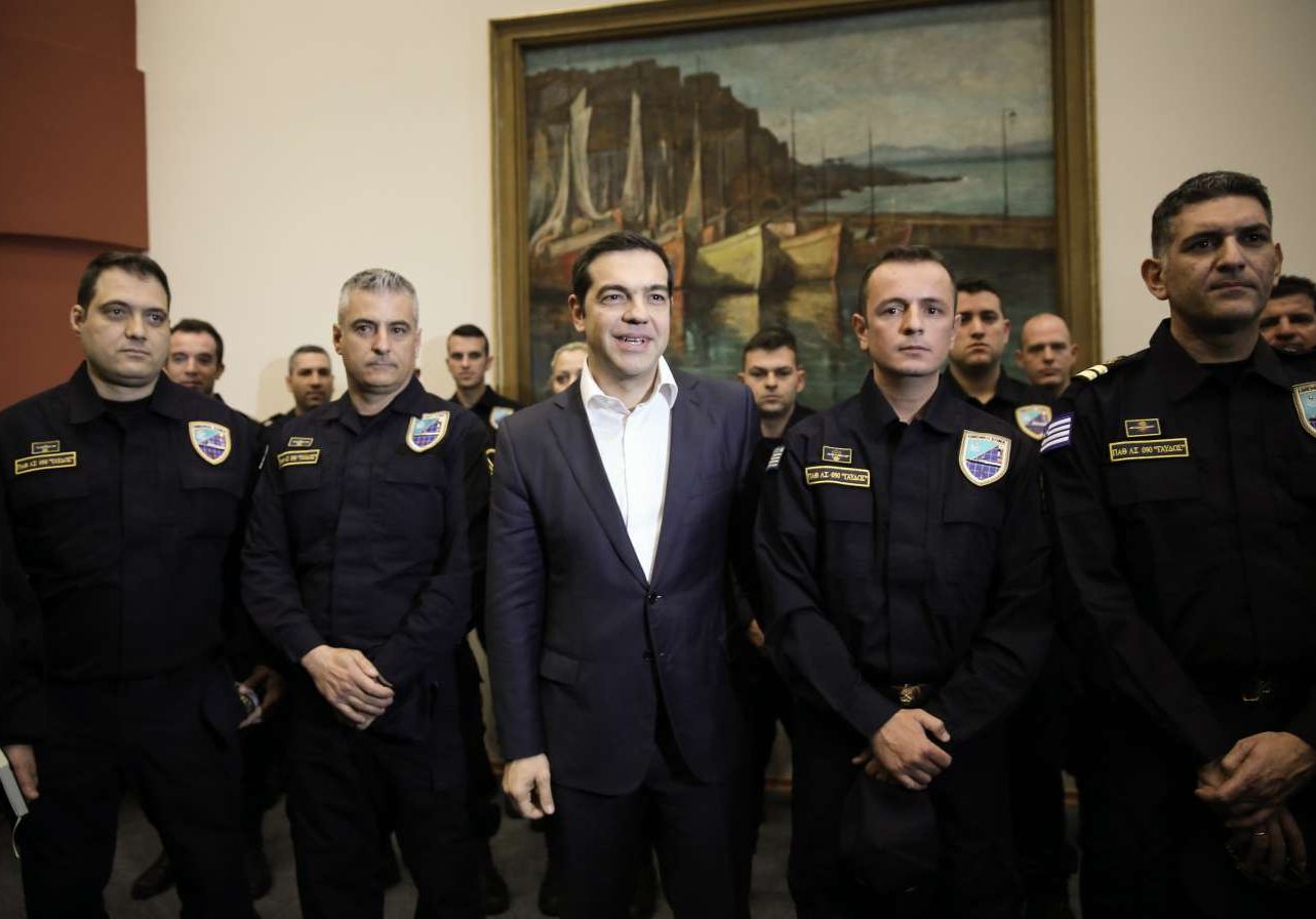 Τσίπρας στο πλήρωμα του (εμβολισμένου) «Γαύδος»: «Η ψυχραιμία είναι γενναιότητα»