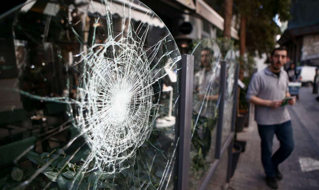 Μπαράζ βανδαλισμών υπέρ του αντιεξουσιαστή Ντίνου Γιαγτζόγλου