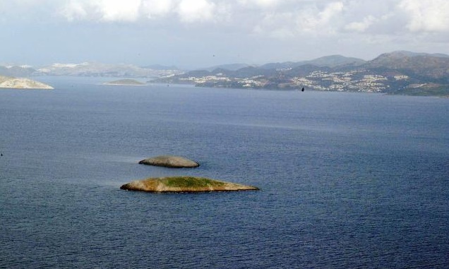 Τι απαντά το ΥΠΕΞ στον σύμβουλο του Ερντογάν που θα «σπάσει χέρια και πόδια» για τα Ιμια