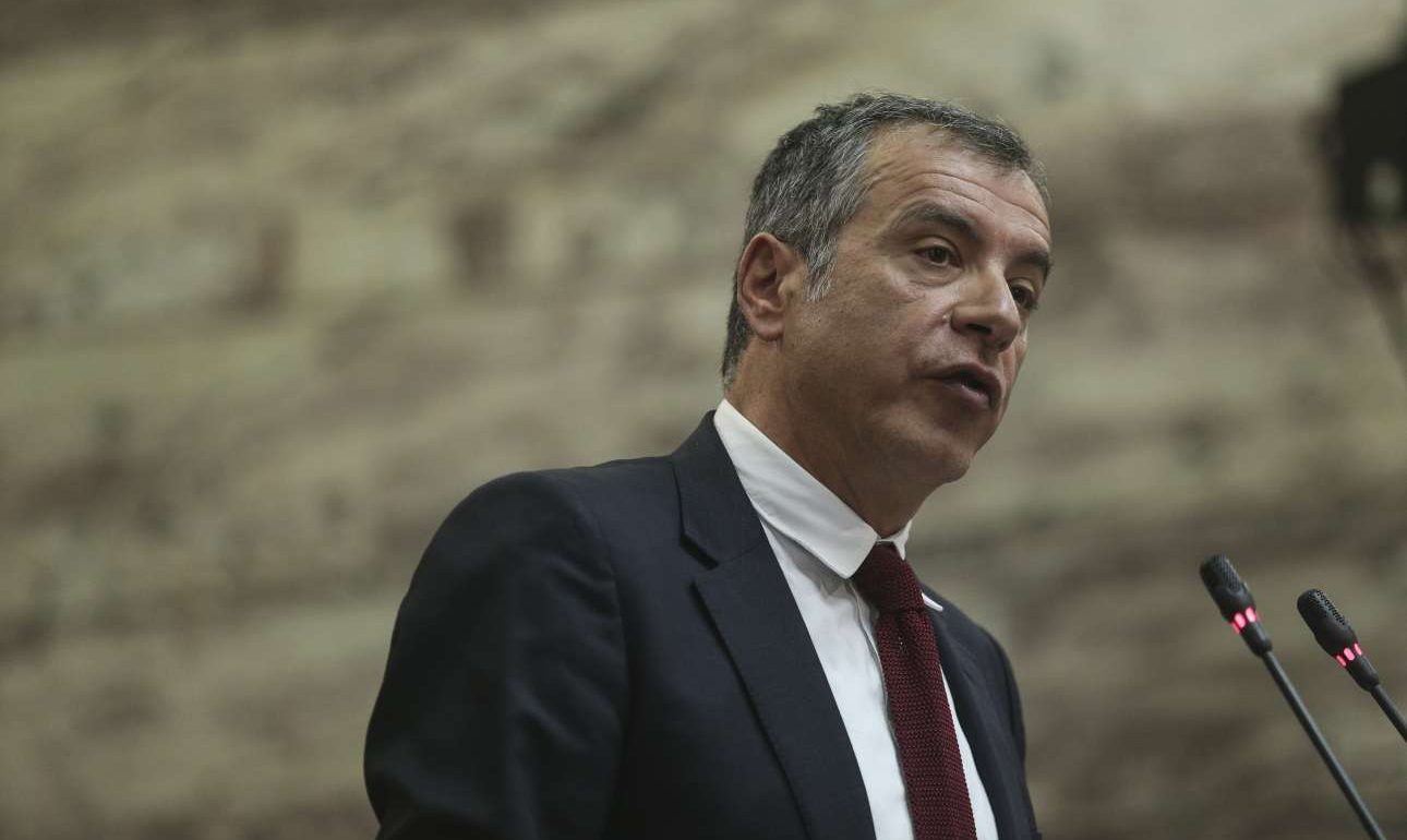 Συμβούλιο αρχηγών και πρώην πρωθυπουργών για το Σκοπιανό ζητά ο Θεοδωράκης