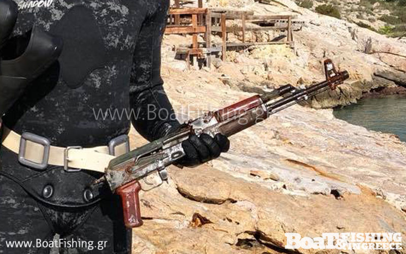 Δύτες βρήκαν τυχαία το Καλάσνικοφ της δολοφονίας Στεφανάκου