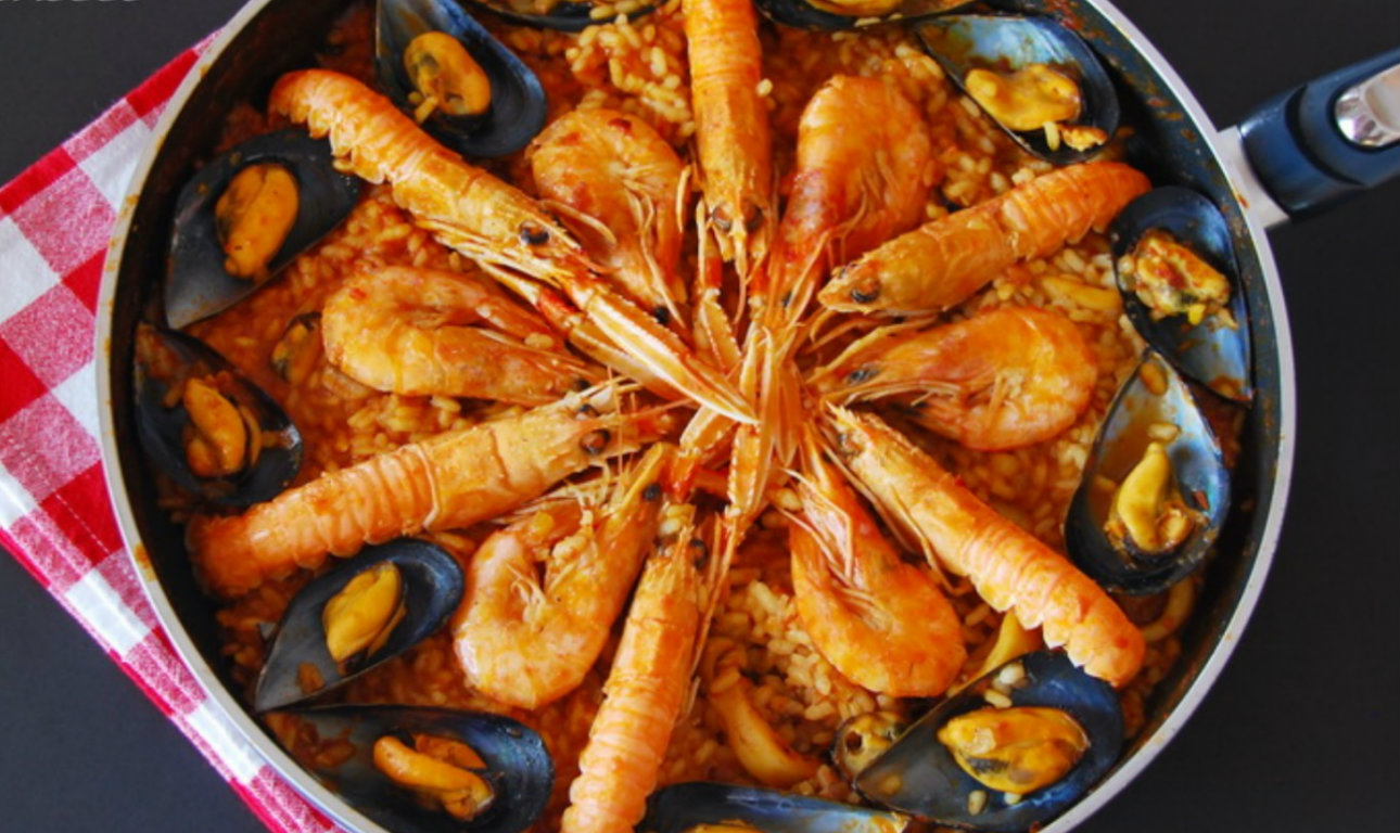 Παέγια θαλασσινών και η νηστεία γίνεται γευστική υπόθεση