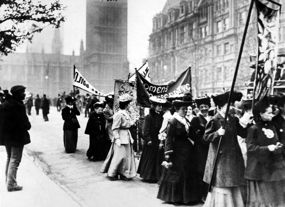 Η Βρετανία θυμάται και τιμά τις σουφραζέτες της