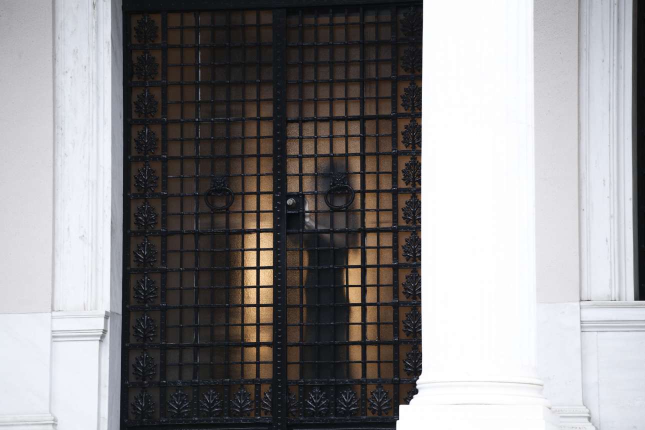 «Προφητικές» υπερωρίες 50.000 ευρώ εγκρίνει για τον εαυτό του το Μαξίμου