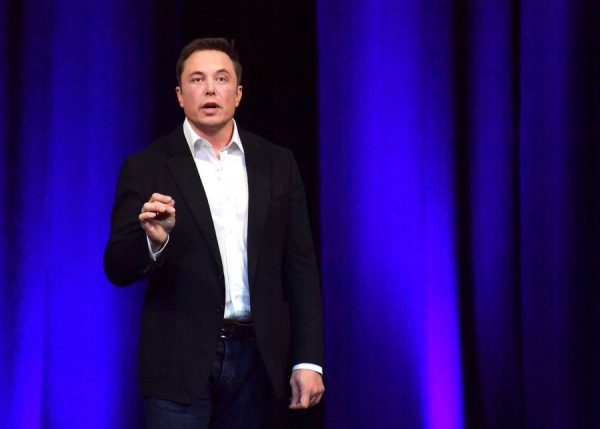 epa06233680 CEO of Tesla, Elon Musk delivers a presentation at the International Astronautical Congress (IAC) in Adelaide, South Australia, Australia, 29 September 2017. EPA/MORGAN SETTE AUSTRALIA AND NEW ZEALAND OUT