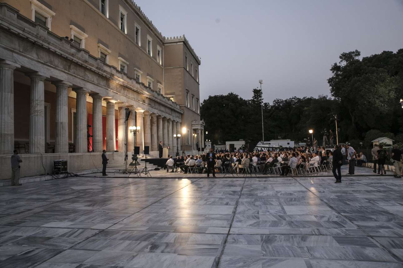 Παιχνίδια με το Σύνταγμα, στις καλένδες η αναθεώρηση;