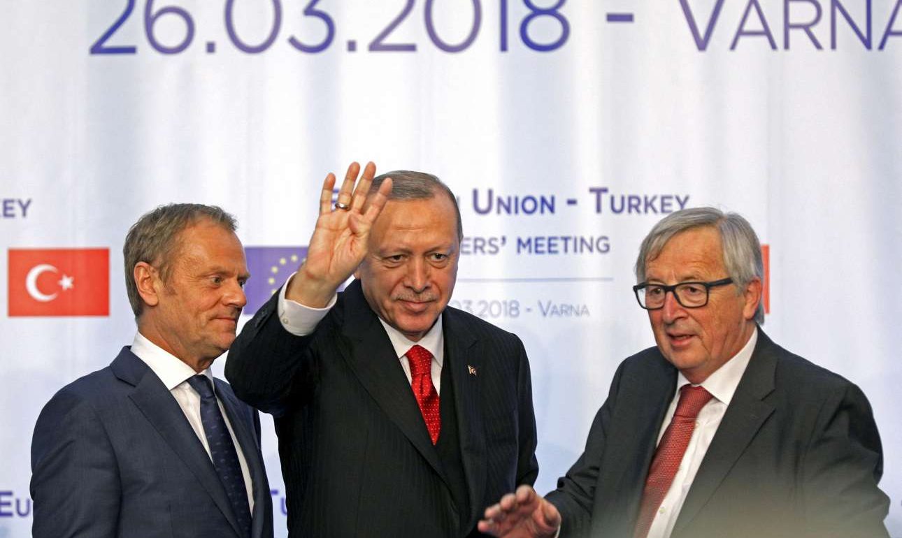 Είναι επίσημο: Ο Ερντογάν συνδέει τους Οκτώ με τους δύο έλληνες στρατιωτικούς