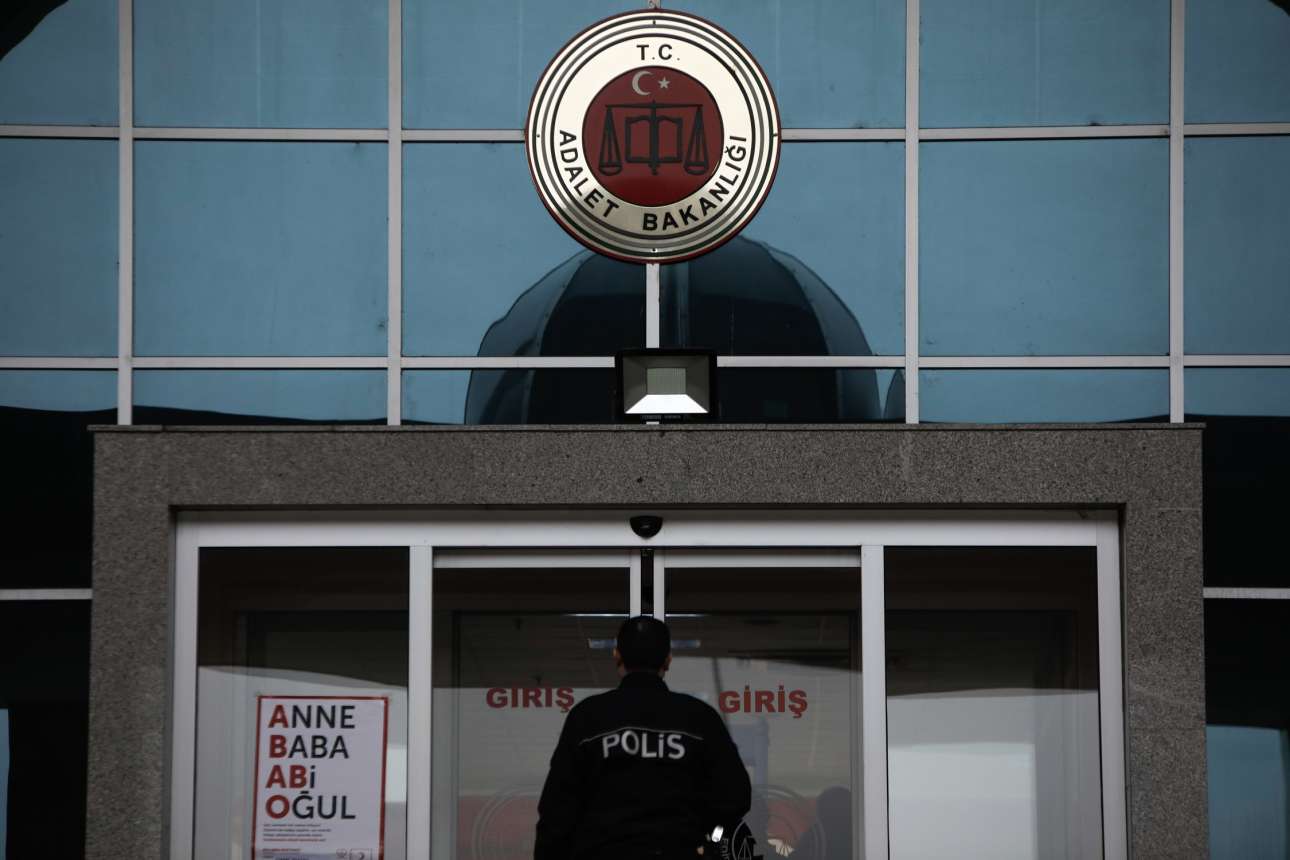 Aίτημα αποφυλάκισης από τους δύο έλληνες στρατιωτικούς μέχρι την οριστική ετυμηγορία