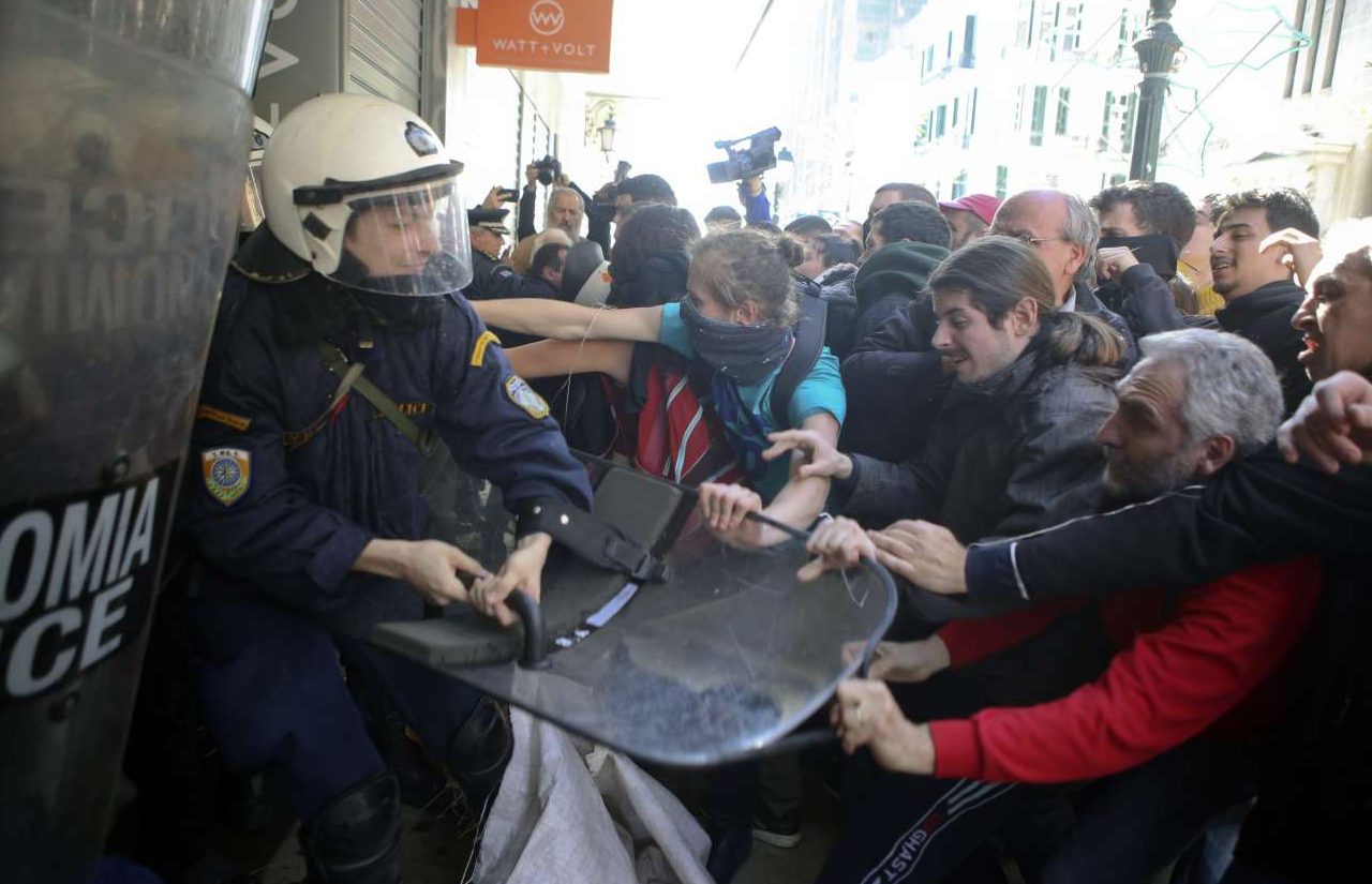 Ξύλο στα χρήσιμα κορόιδα