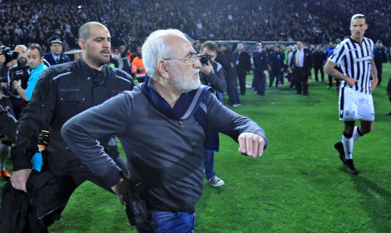 Ε, όχι και επεξεργασμένες οι φωτογραφίες του Σαββίδη με το όπλο!