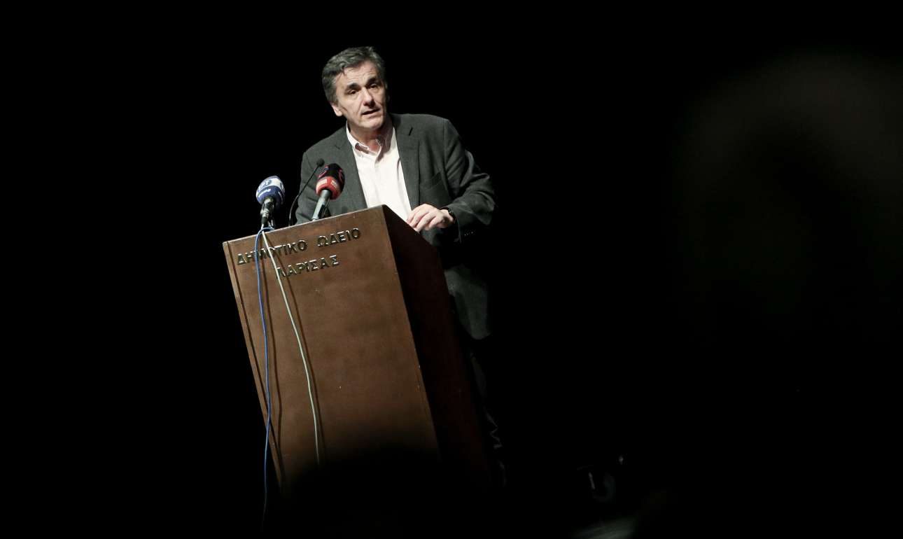 Ο Τσακαλώτος, το τσίπουρο με γλυκάνισο, η σκωτσέζα σύζυγος και η ανάπτυξη